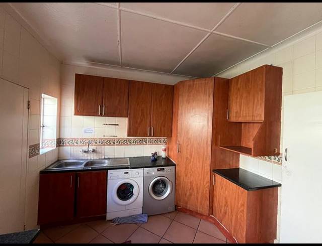 7 BEDROOM HOUSE FOR SALE IN ORANGE GROVE